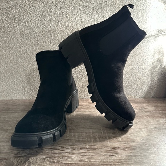 Charlotte Russe Platform Boots - Picture 2 of 6